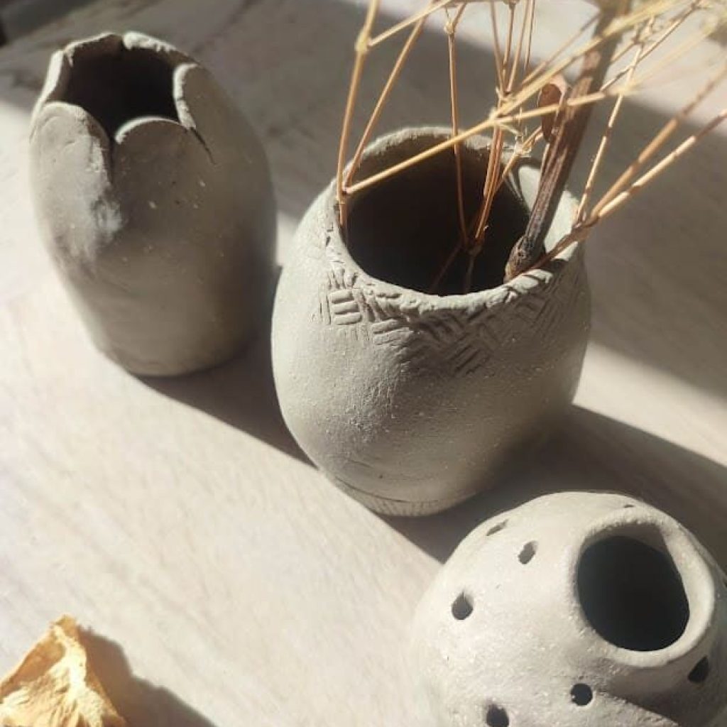Atelier modelage dans le Cotentin