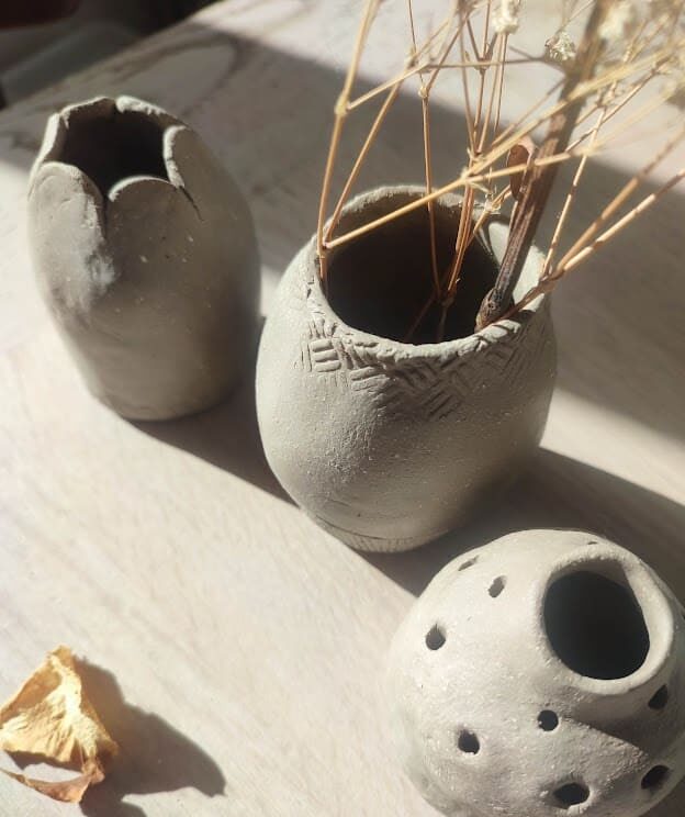 Atelier modelage dans le Cotentin
