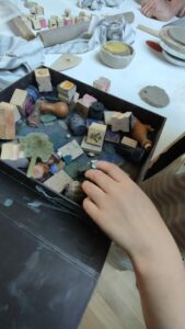 Cours de poterie : activité créative en famille et entre amis fait main,