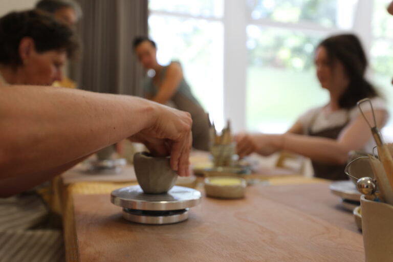 Atelier poterie et yoga à Barneville Carteret dans la Manche