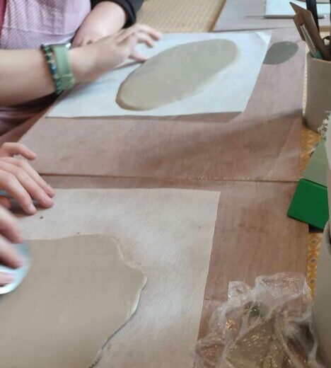 Atelier de modelage et art-thérapie dans la Manche (Normandie) pour favoriser l'expression artistique.