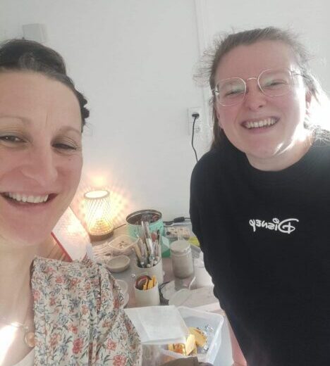 Atelier de modelage et art-thérapie dans la Manche (Normandie) pour favoriser l'expression artistique.