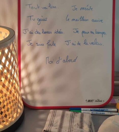 Atelier de modelage et art-thérapie dans la Manche (Normandie) pour favoriser l'expression artistique.