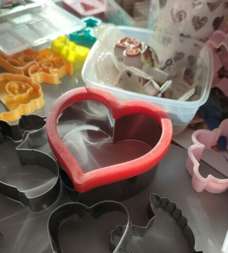 Atelier de modelage et art-thérapie dans la Manche (Normandie) pour favoriser l'expression artistique.